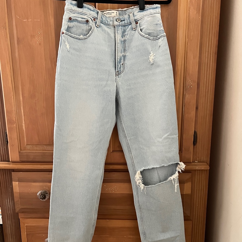 Abercrombie 90’s Straight Leg Jeans - Women’s Size 28
